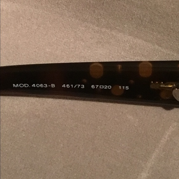 VERSACE SUNGLASSES WITH CASE ONLY $225🏖 SEE PIC. - Picture 11 of 14